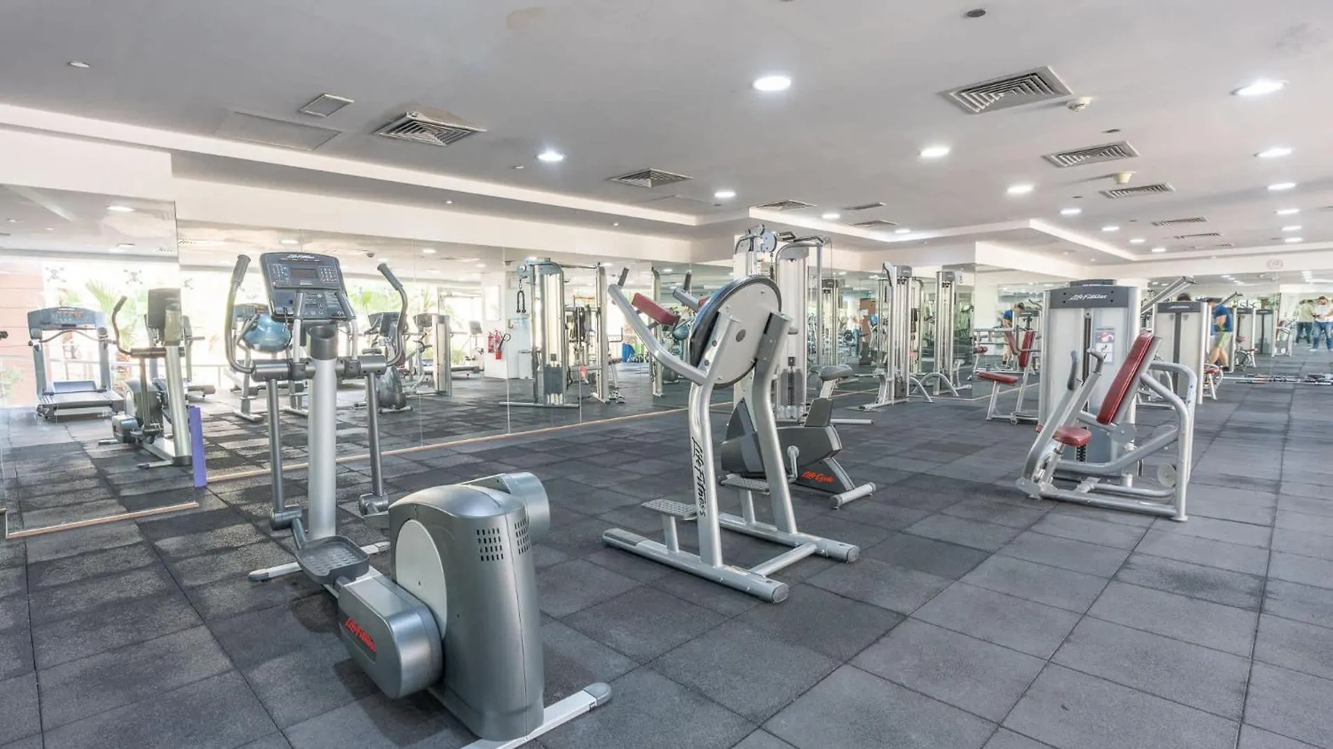 Spacious Studio At Imperial Residence In Jvt That Sleeps 4 Dubai