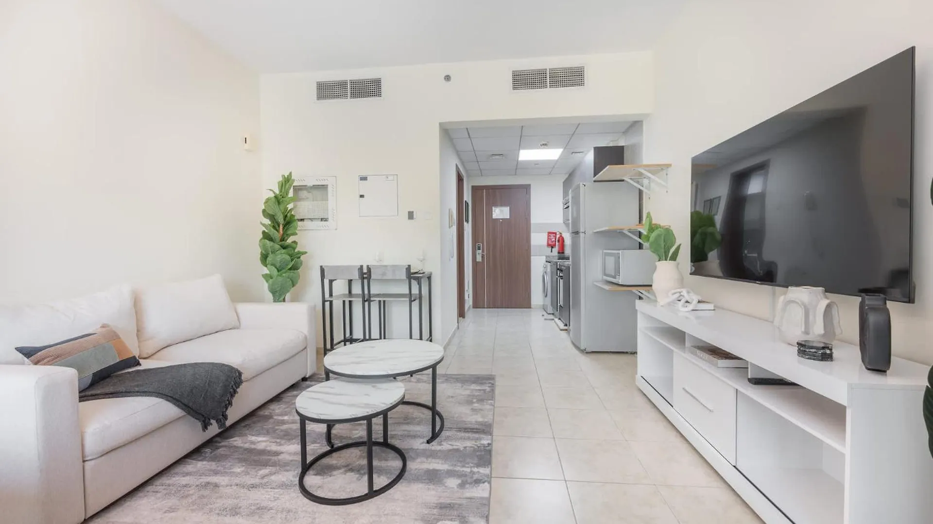 Apartment Spacious Studio At Imperial Residence In Jvt That Sleeps 4 Dubai