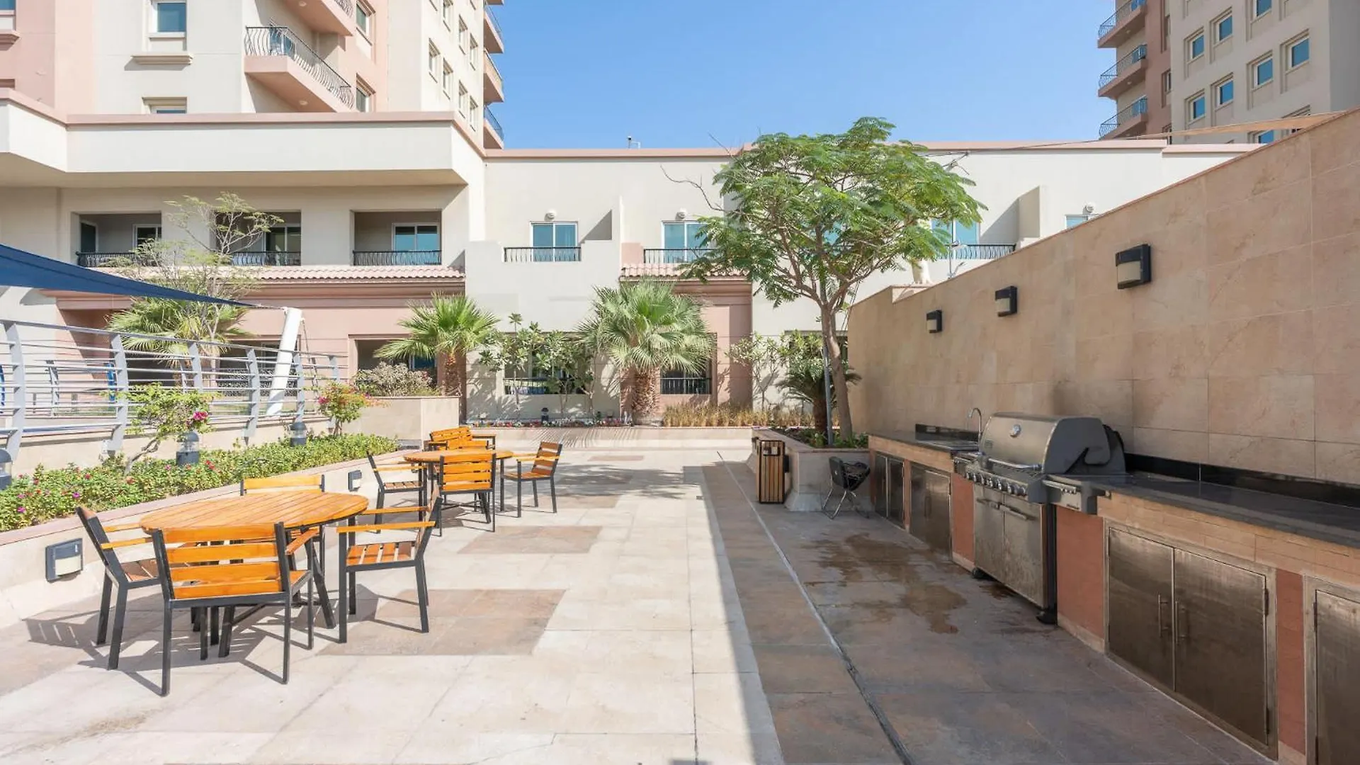 Apartment Spacious Studio At Imperial Residence In Jvt That Sleeps 4 Dubai